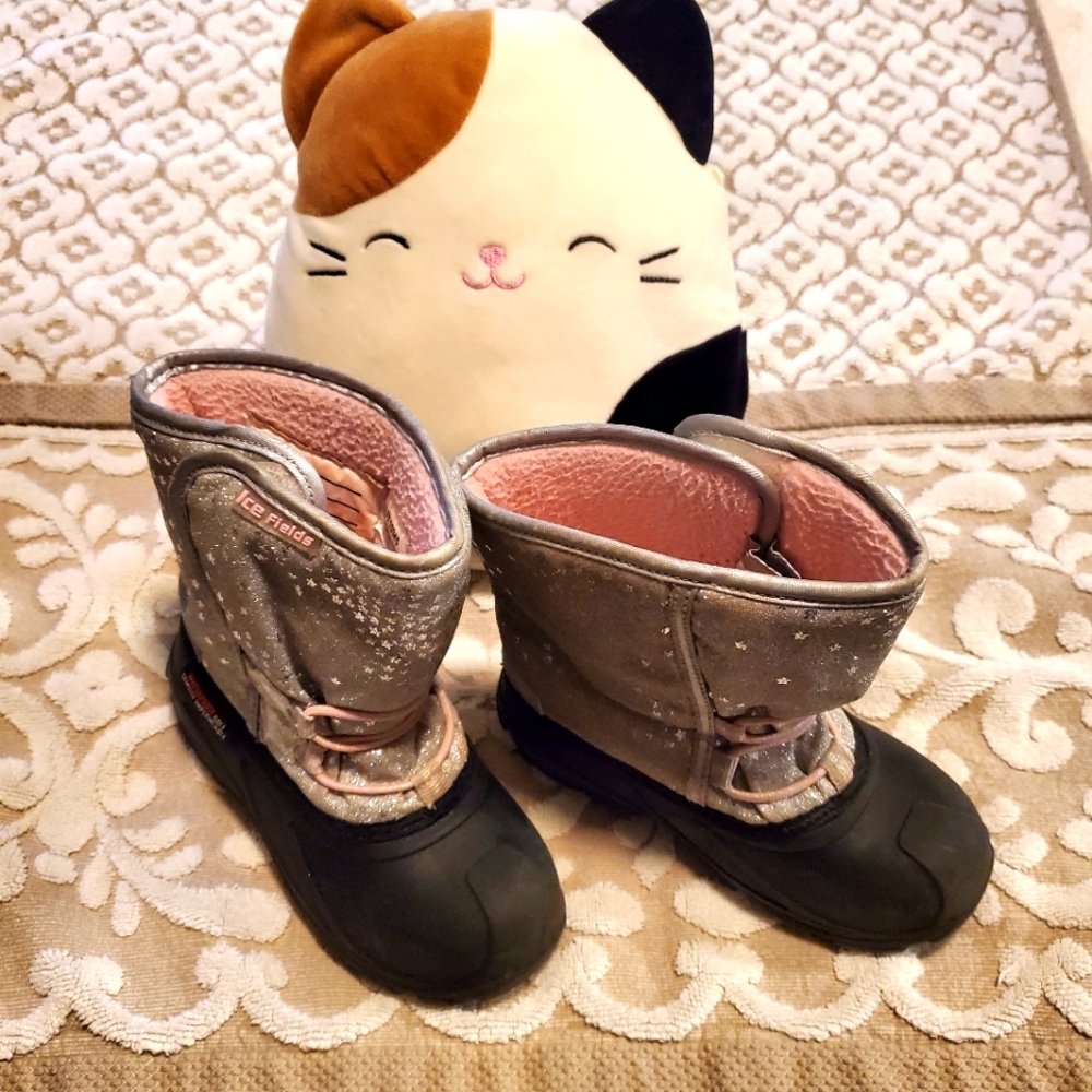 ⬇️ Ice fields silver sequin waterproof boots.